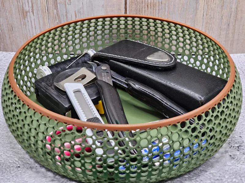 Design Bowl with circle patterns and lid