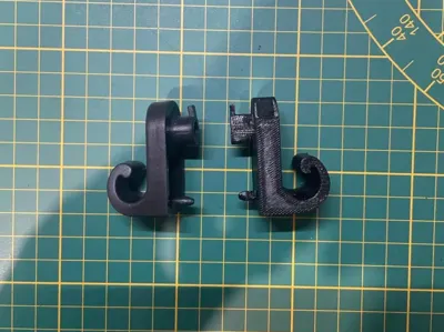 Toyota Avensis T25 boot hook