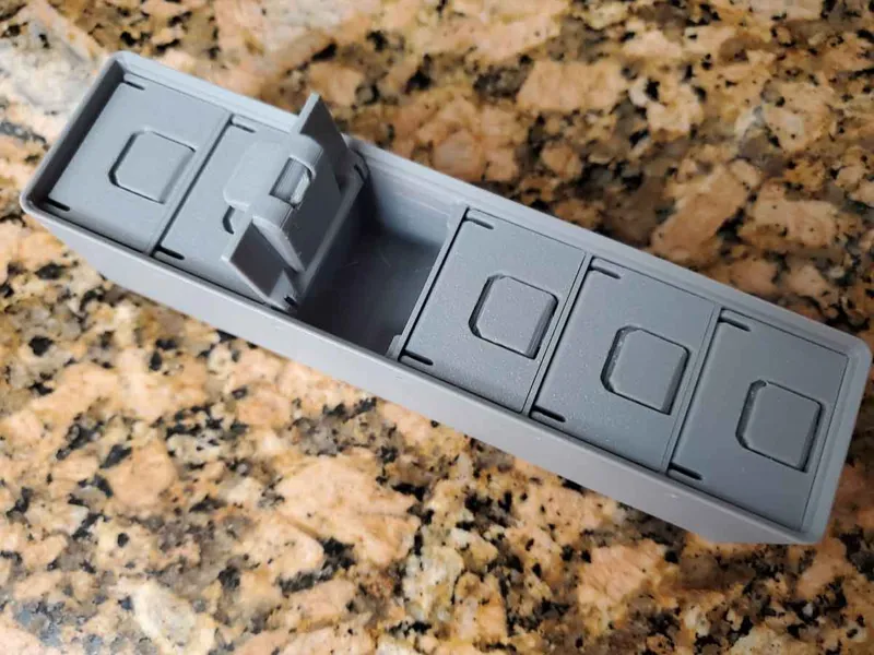 Gridfinity 1x4 Bins with Latching Lids v1.0