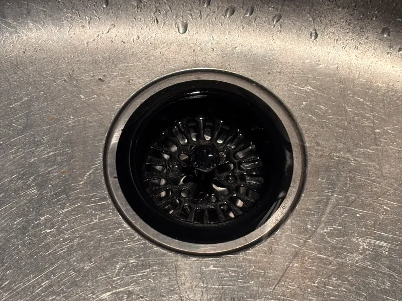 Snug fit 83mm kitchen sink strainer