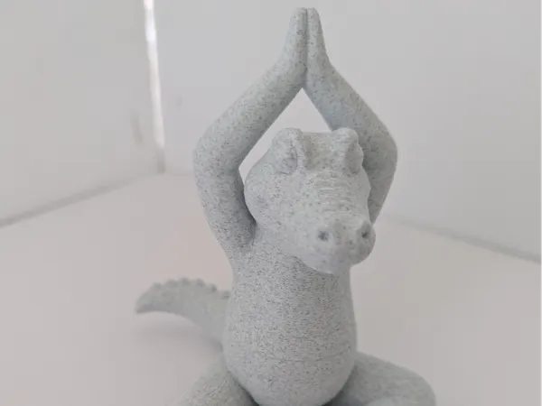 Alligator zen en posture de yoga