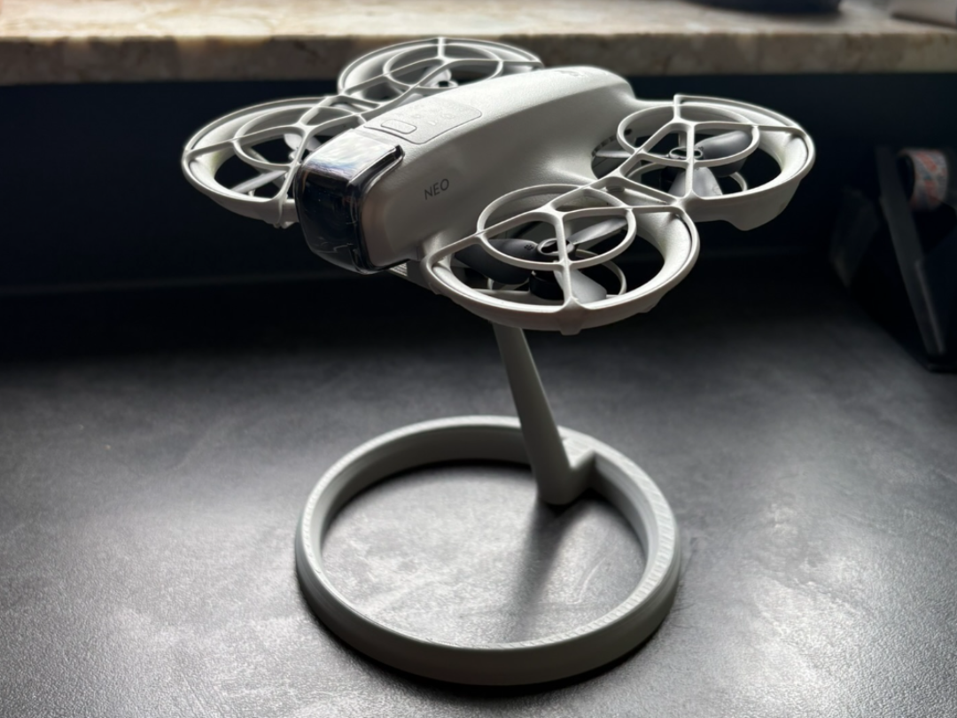 Eleganter Ständer für die DJI Neo