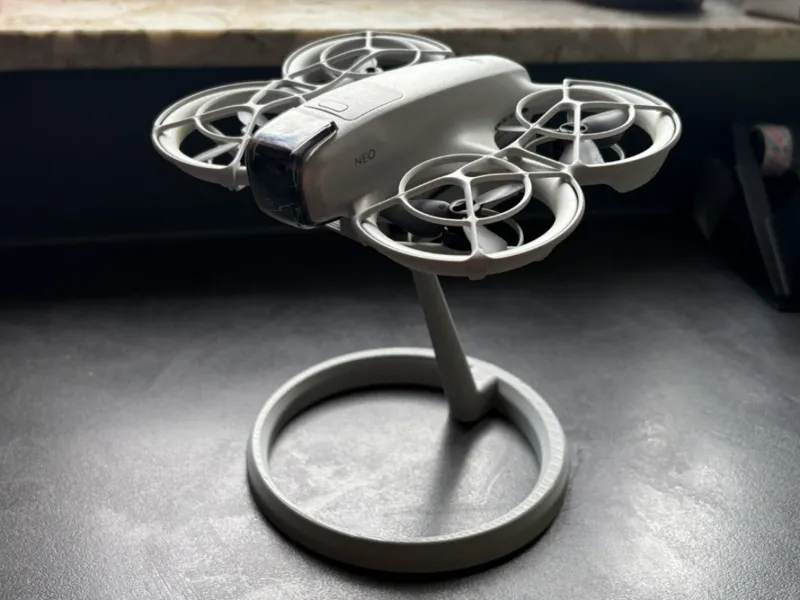 Eleganter Ständer für die DJI Neo
