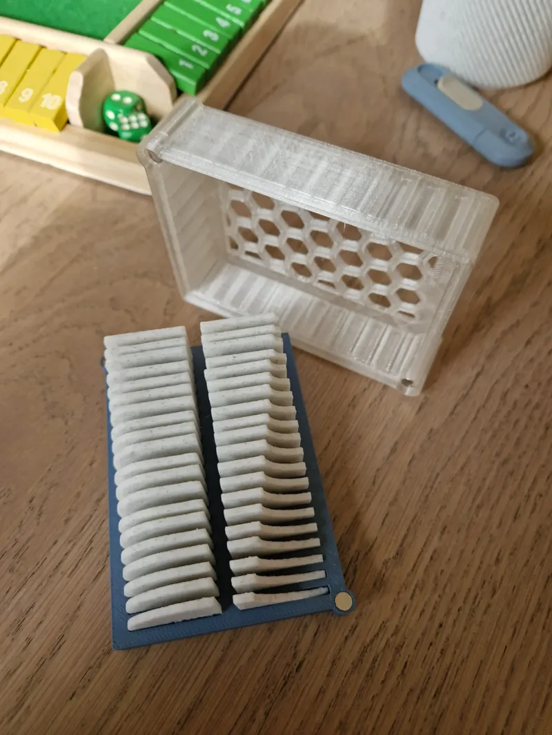 Case with magnetic lid for radius gauge cards
