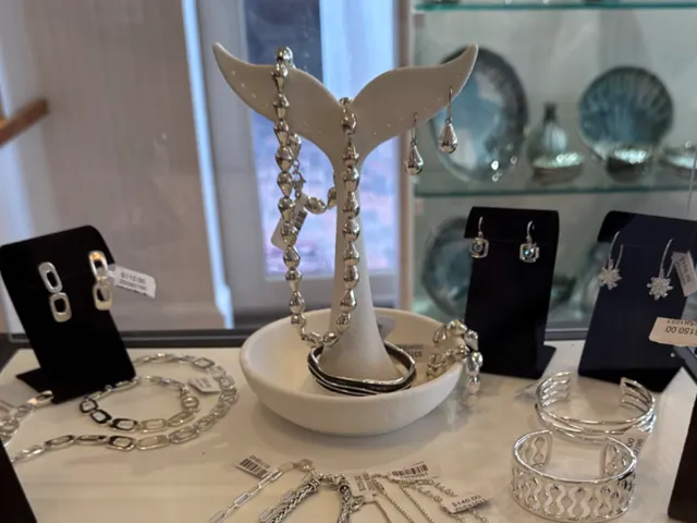 Whale Tail Catchall Dish + Earring Stand
