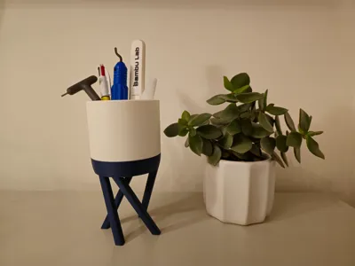 Corcelain Twisted Leg Stand