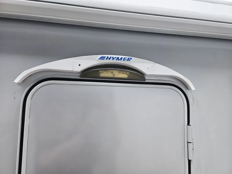 Hymer B504 o. ähnl. Modelle Aufbautür Regenaweiser