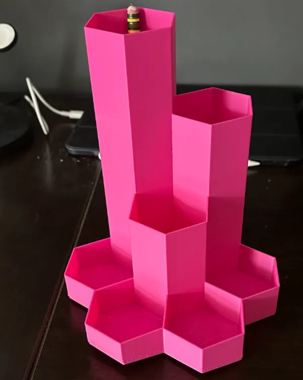 Organiseur de bureau hexagonal à tours