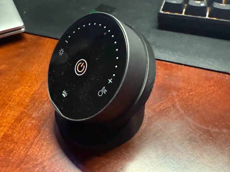Quntis Monitor Led Remote Puck Stand