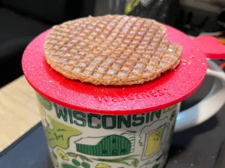 The WafelRest - A Stroopwafel rest for big mugs