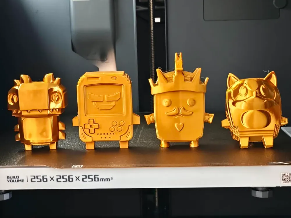 Letrero o emblema decorativo: Fortnite golden sprites collection. Referencia del modelo original.