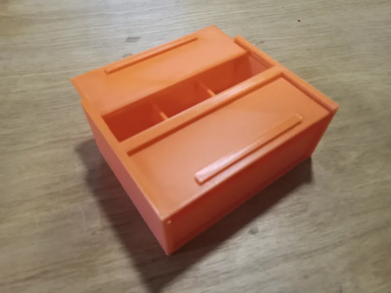 Small storage box for filament color swatches