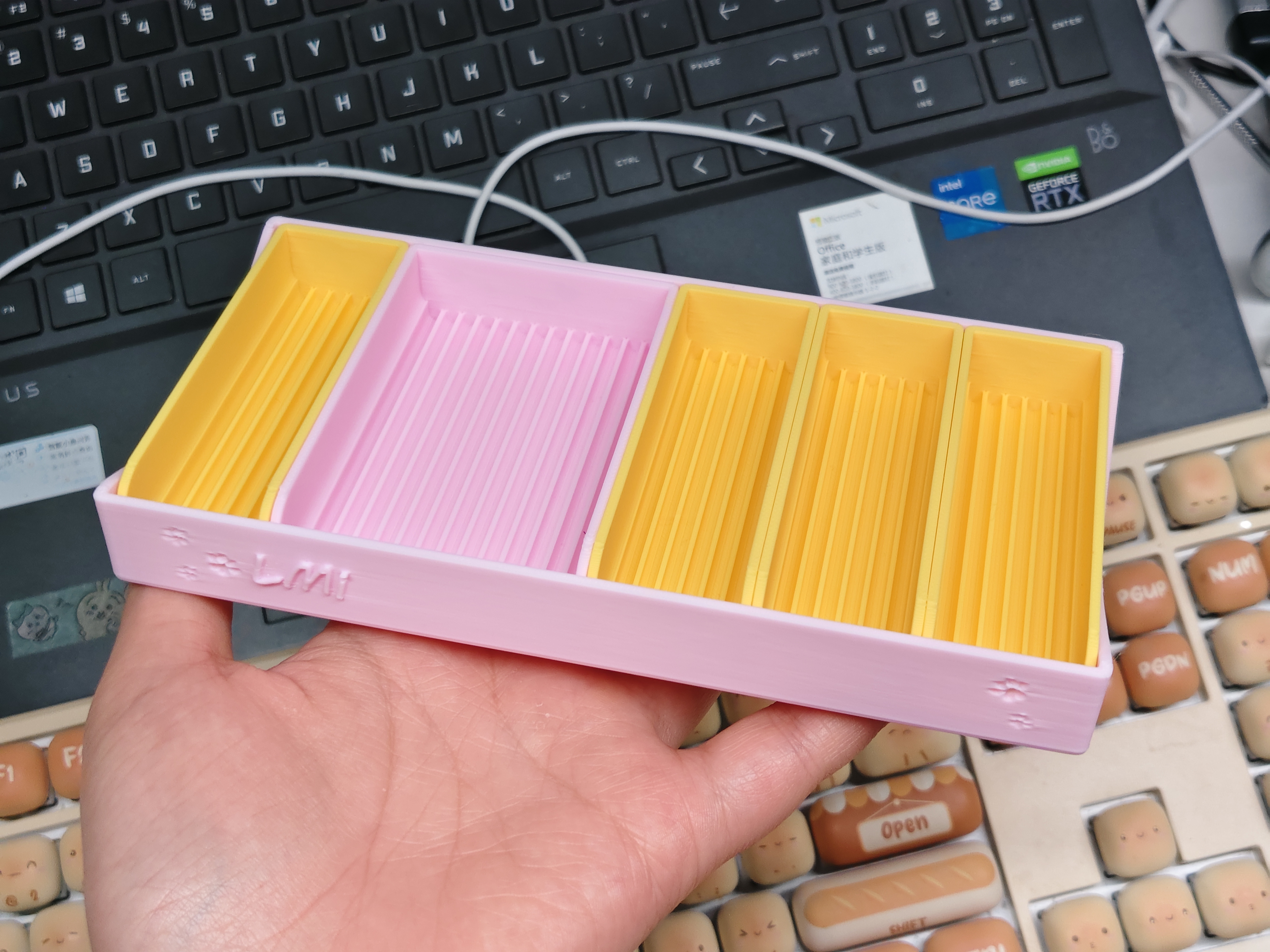 Miniatura 4 do modelo 3D 猫猫躺平收纳组合豆铲