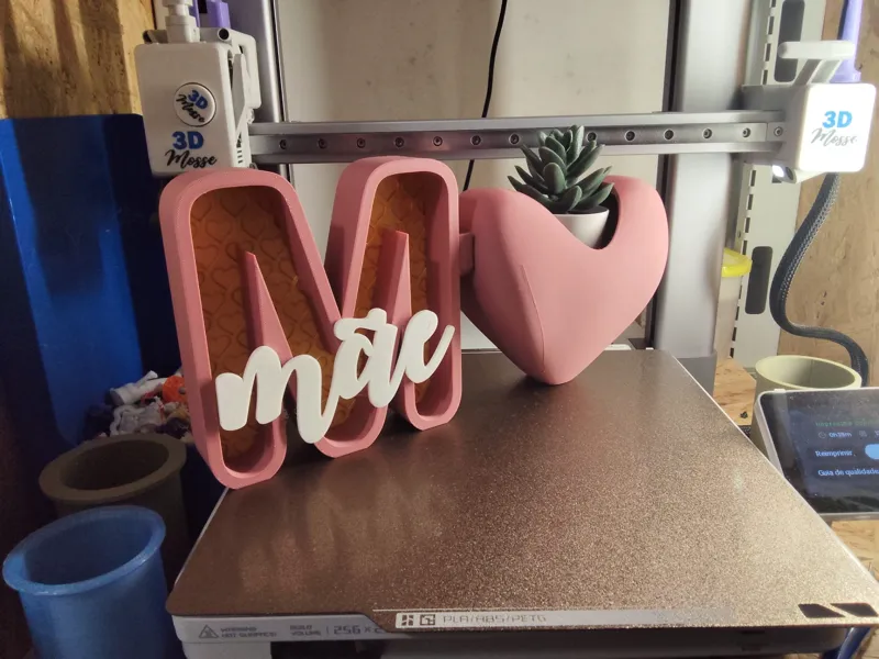 M de Mãe + Vaso