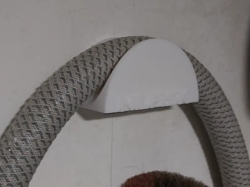 vacuum cleaner hose wallhanger
