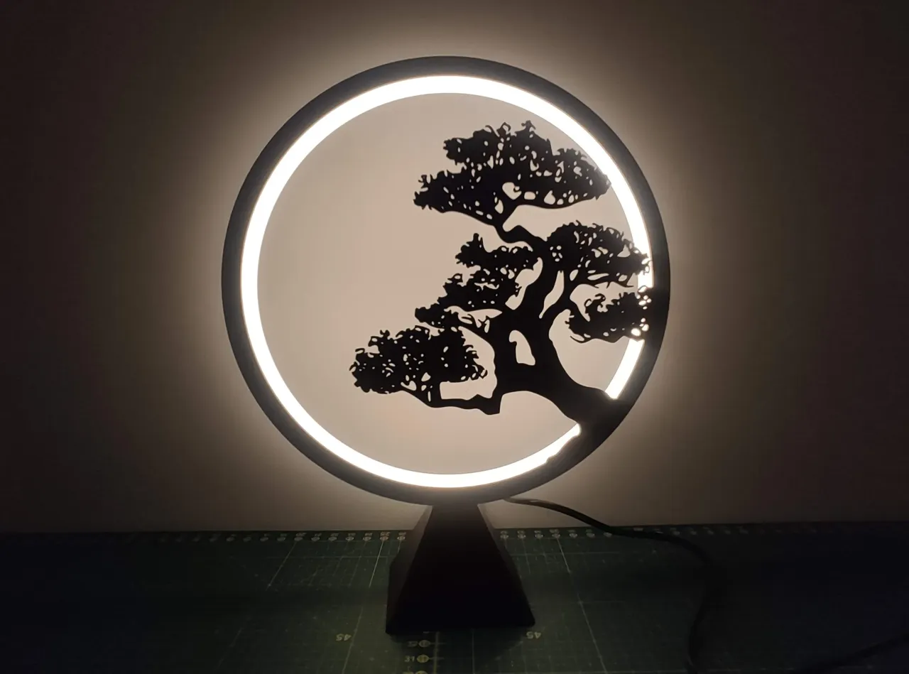 Ring Lamp with replaceable panels view 2
