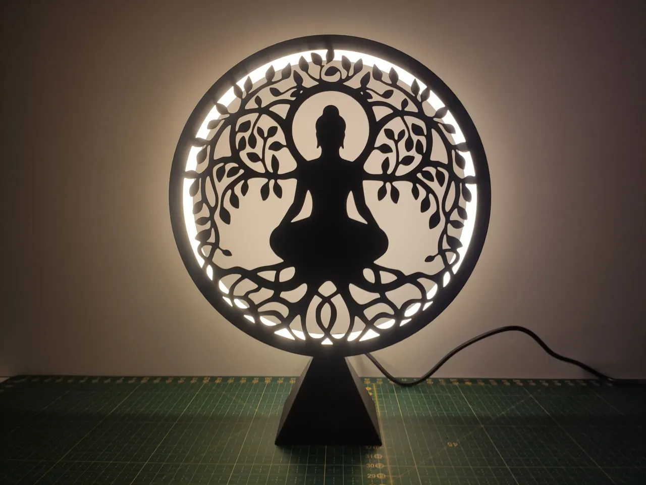 Ring Lamp with replaceable panels view 4