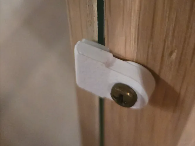 Glass Panel Retaining Clip with TPU Grommet