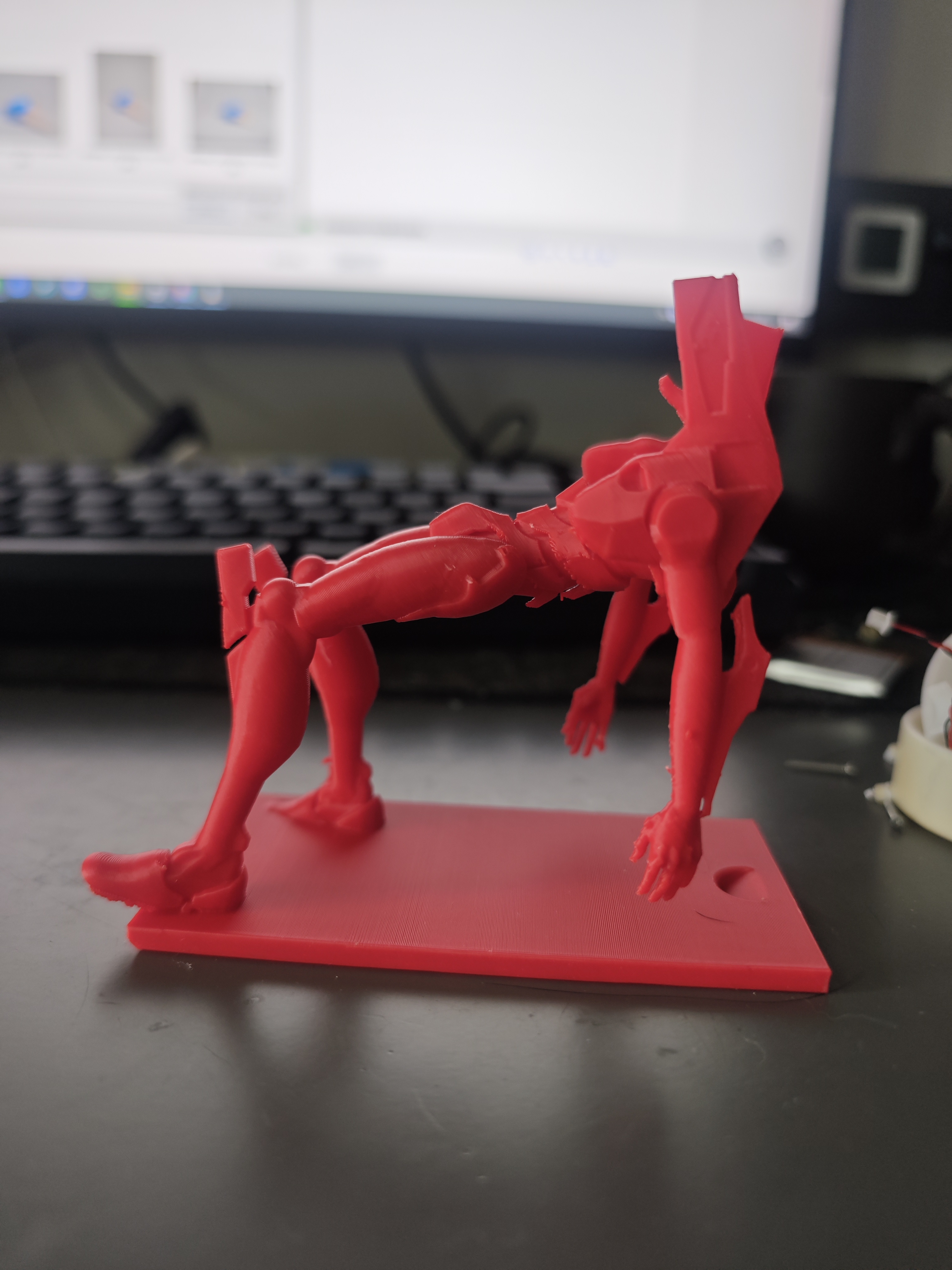 Miniatura 2 do modelo 3D 二号机冥场面笔架~朗基努斯之枪架