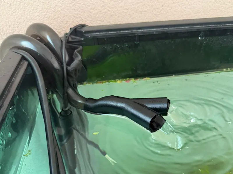 Aquarium water outlet