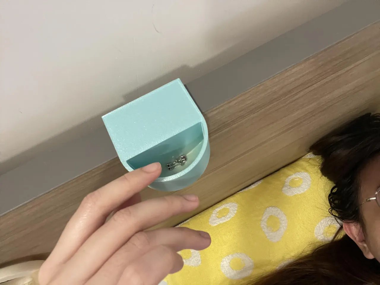 无需支撑床头耳钉小置物架（适用于28.5mm厚度床头板）床頭耳釘小置物架 view 2