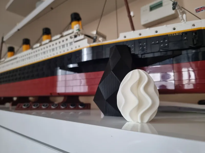 Wavy decoration easter egg thick