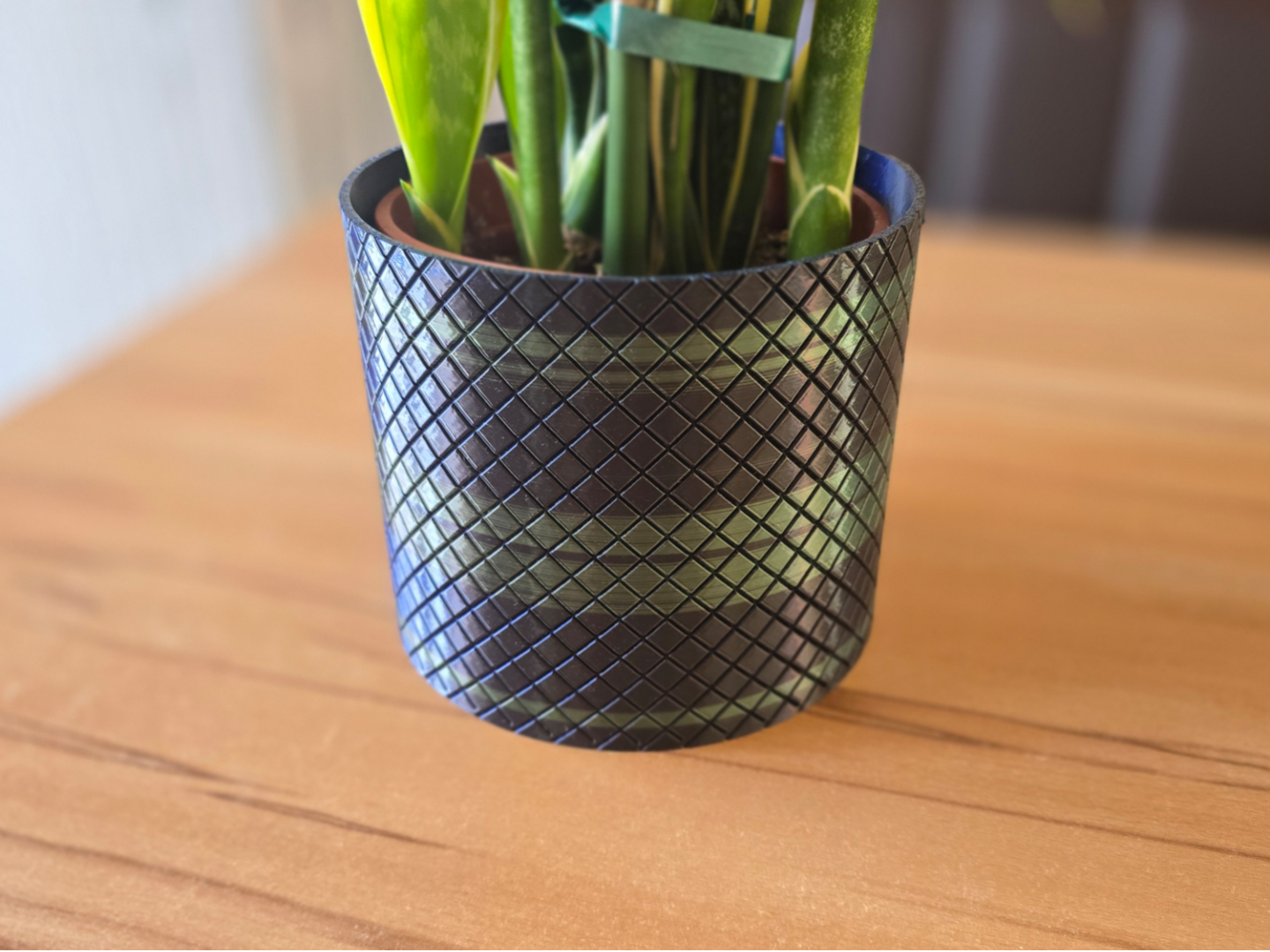 Diamond Texture Planter – Scalable Flower Pot
