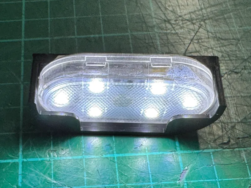 Supporto per piccole luci di cortesia auto