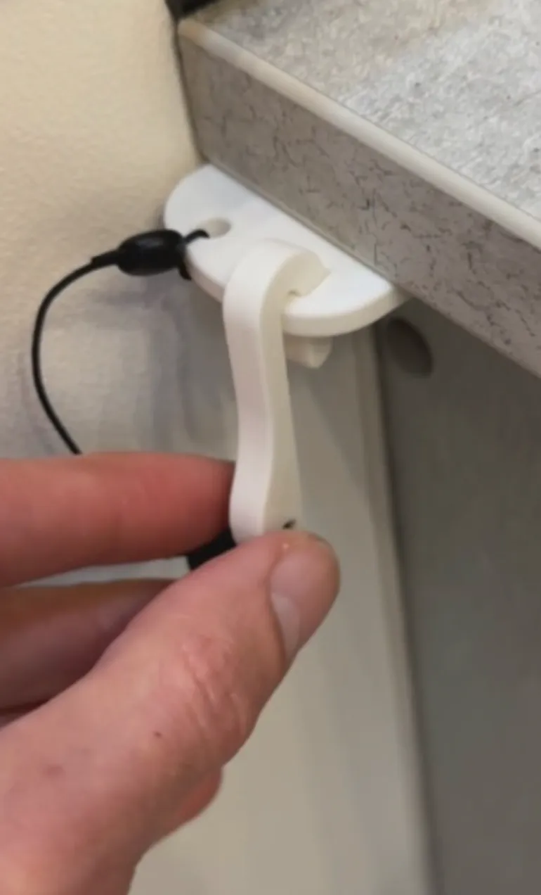 Clesana c1 toilet lid holder