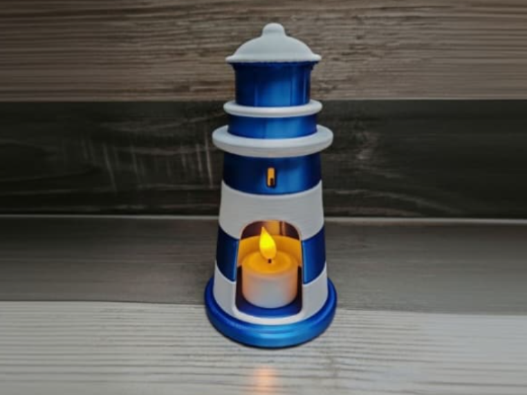Dekorativer Leuchtturm für ein LED-Teelicht.