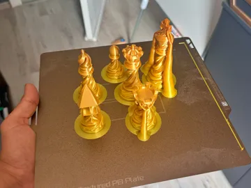 Letrero o emblema decorativo: Golden Spiral Chess Set – Elegant Twisted Chess — vista de referencia 3