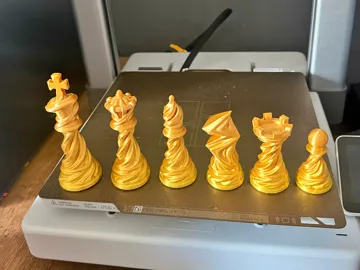 Letrero o emblema decorativo: Golden Spiral Chess Set – Elegant Twisted Chess — vista de referencia 5