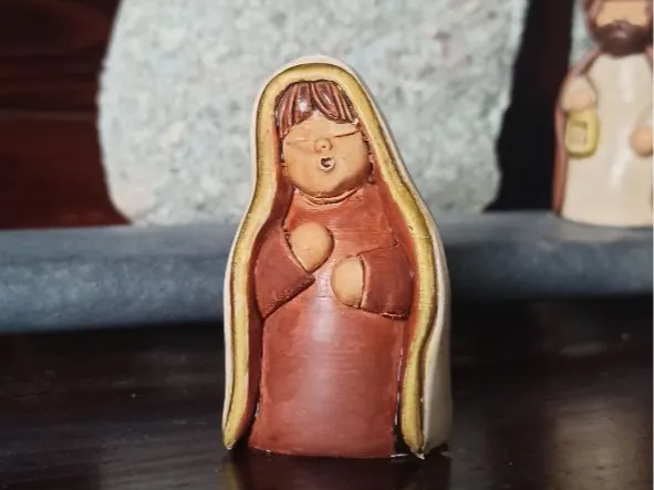 Saint Mary – Graceful Nativity Figurine 