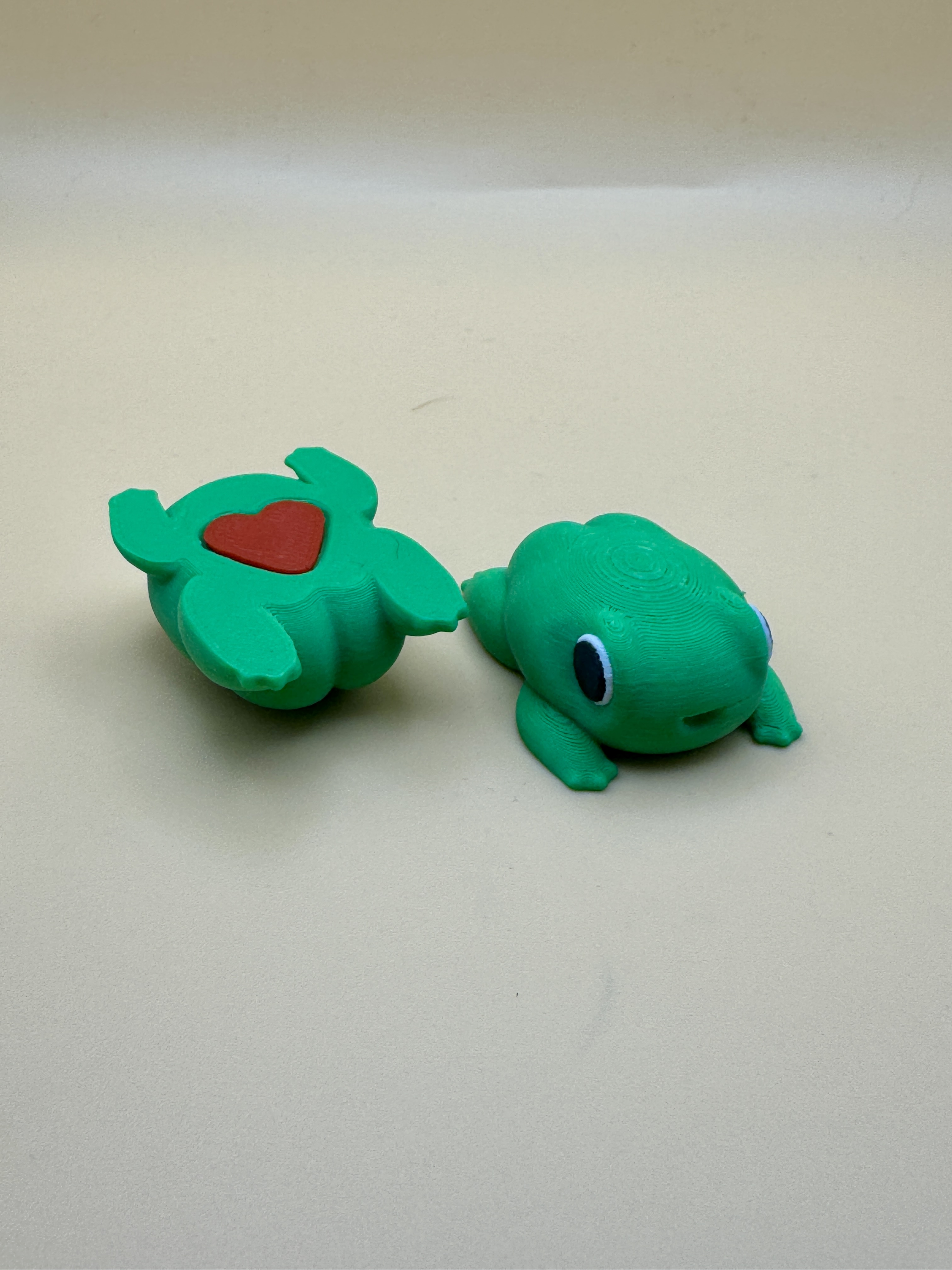 Miniatura 1 do modelo 3D Tiny Butt Frog - Hidden Heart