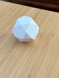 Icosidodécaèdre — sphère low poly — photo 3