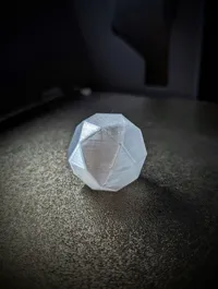 Icosidodécaèdre — sphère low poly — photo 4