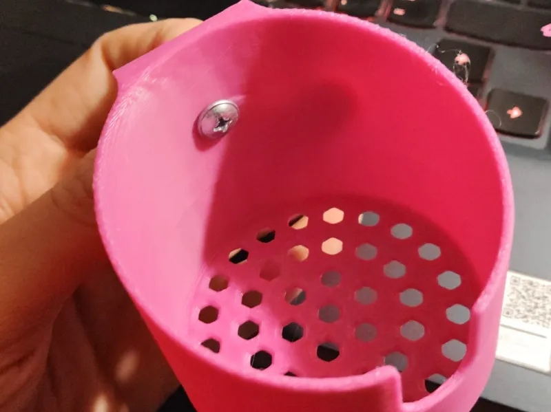 Poggia Birra con buco per foro di fissaggio 
