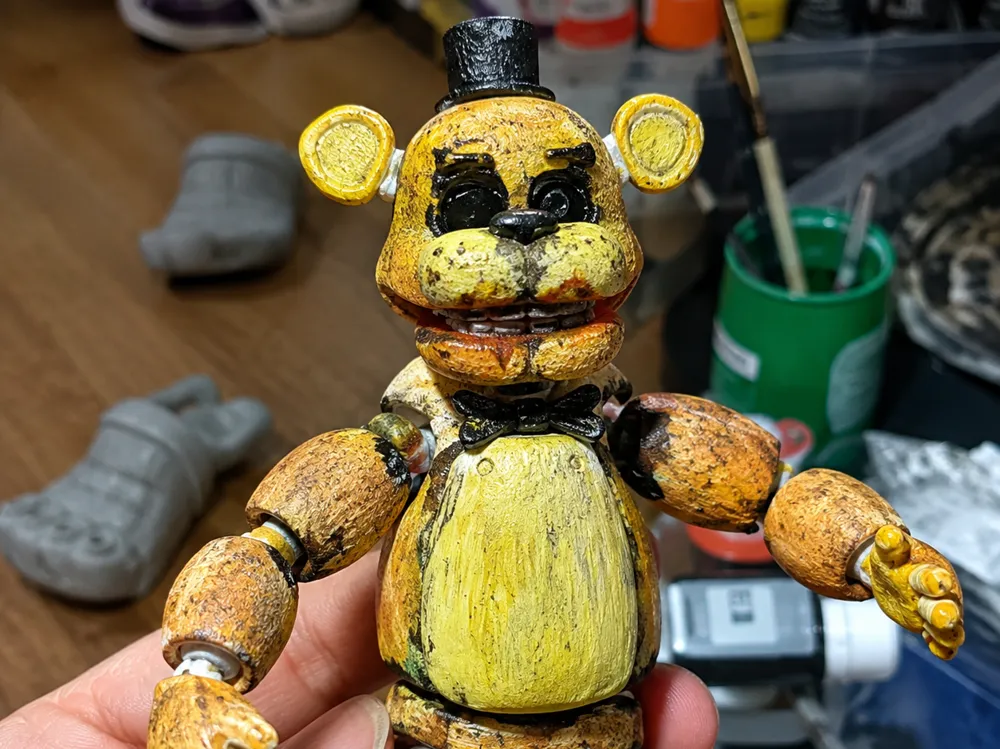 Figura decorativa: Golden Freddy | FNaF 3D Printable Figurine |. Referencia del modelo original.
