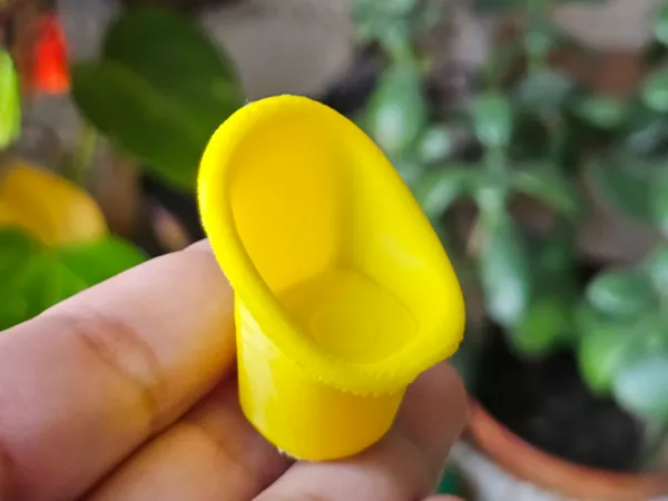 Chaise miniature pour maison de poupée