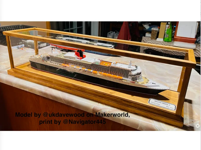 Cunard Queen Mary 2 1:500.  11 Colours, 2 AMS