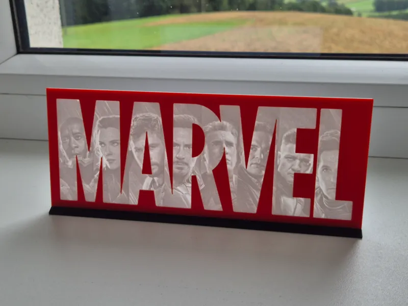 Ständer für Marvel Schild