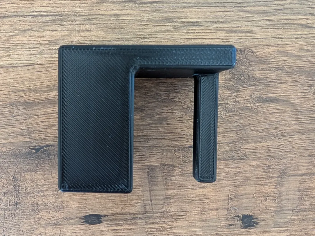 Cale de porte-fenêtre pour charnière