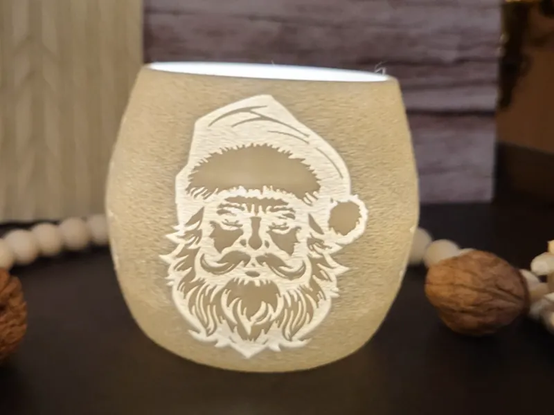 Teelicht mit Santa Claus Gesicht