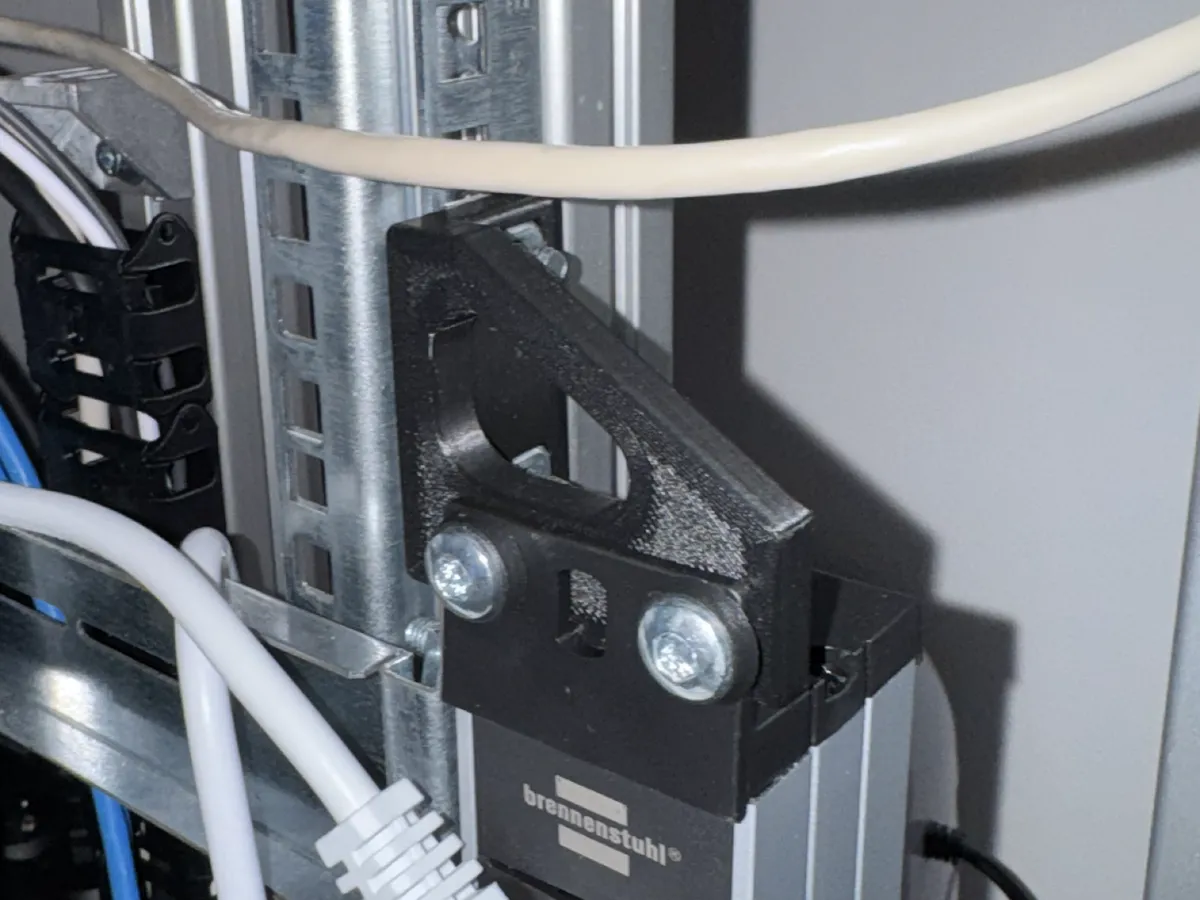 Adjustable Rack Adapter Vertical mount adapter for rack rails - Free 3D Print Model - MakerWorld