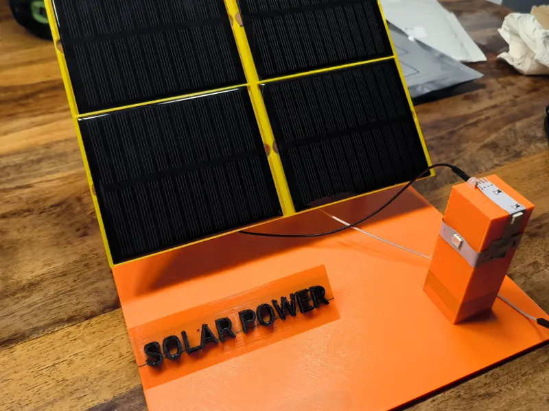 Solarexperiment with Mini-Solarpanel and LED