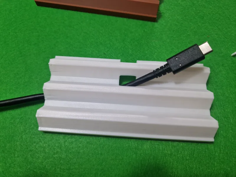 Moku - Base Rail with cable grommet