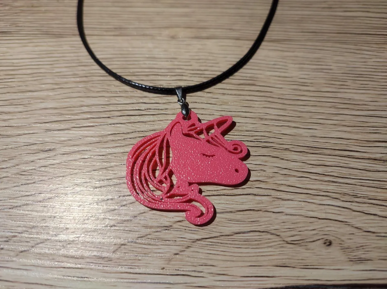 Licorne collier (ou boucle d'oreille) v1 view 3