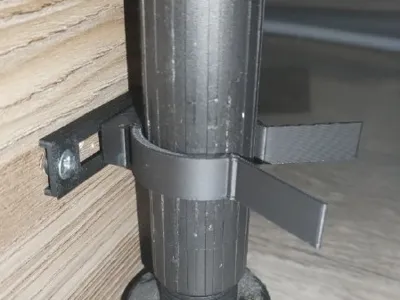 Quick mounting clip for plinth
