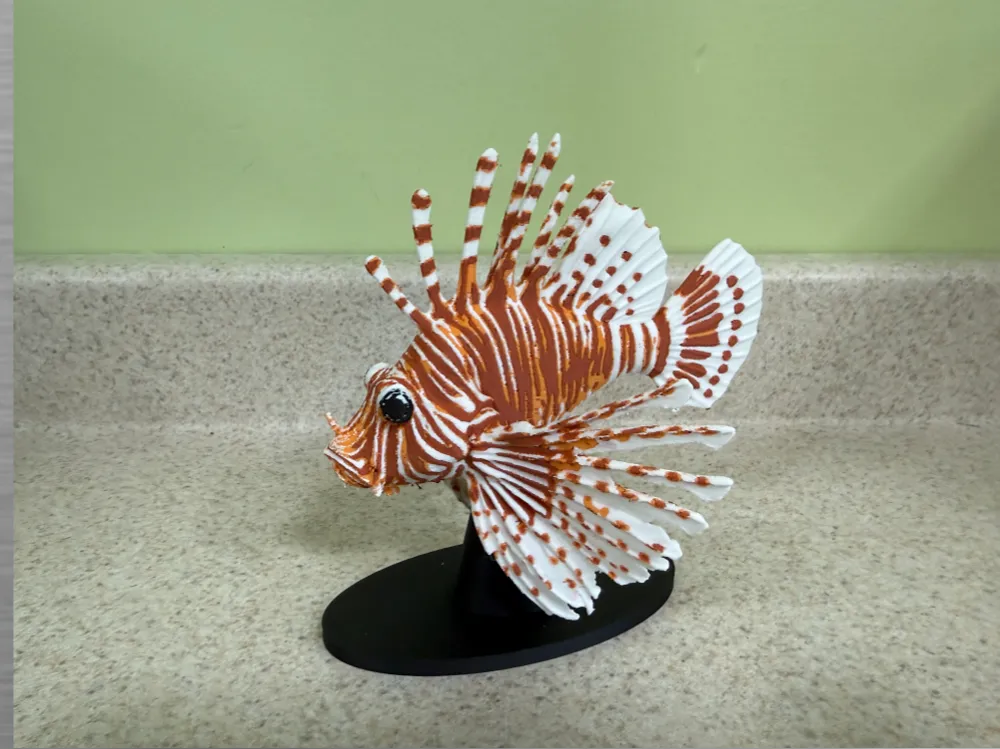 Figura decorativa: Red Lionfish-Ultra-realistic Figure. Referencia del modelo original.