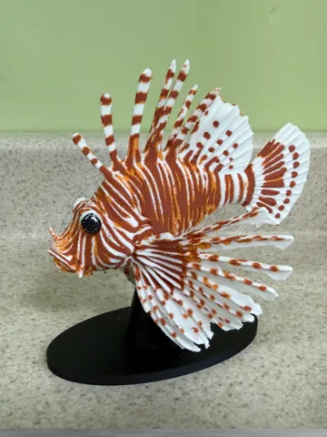 Figura decorativa: Red Lionfish-Ultra-realistic Figure — vista de referencia 2